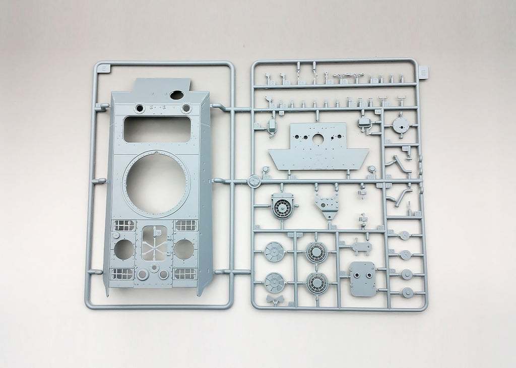 Amusing Hobby 1/35 Panzerkampfwagen Panther II (35A018)
