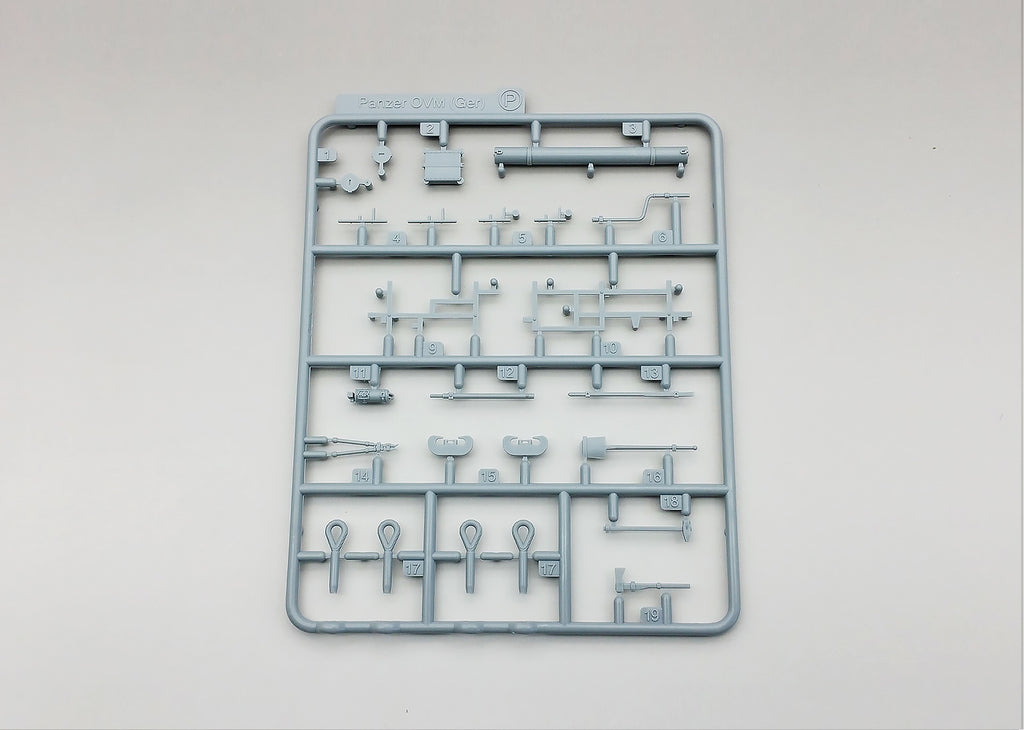 Amusing Hobby 1/35 Panzerkampfwagen Panther II (35A018)