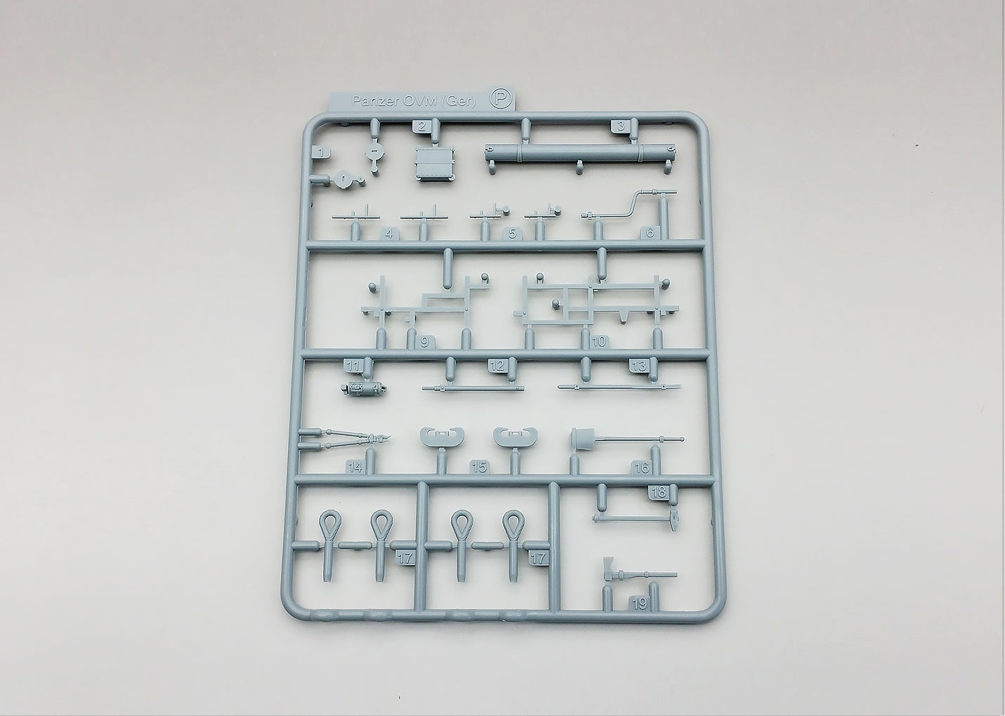 Amusing Hobby 1/35 Panzerkampfwagen Panther II (35A018)