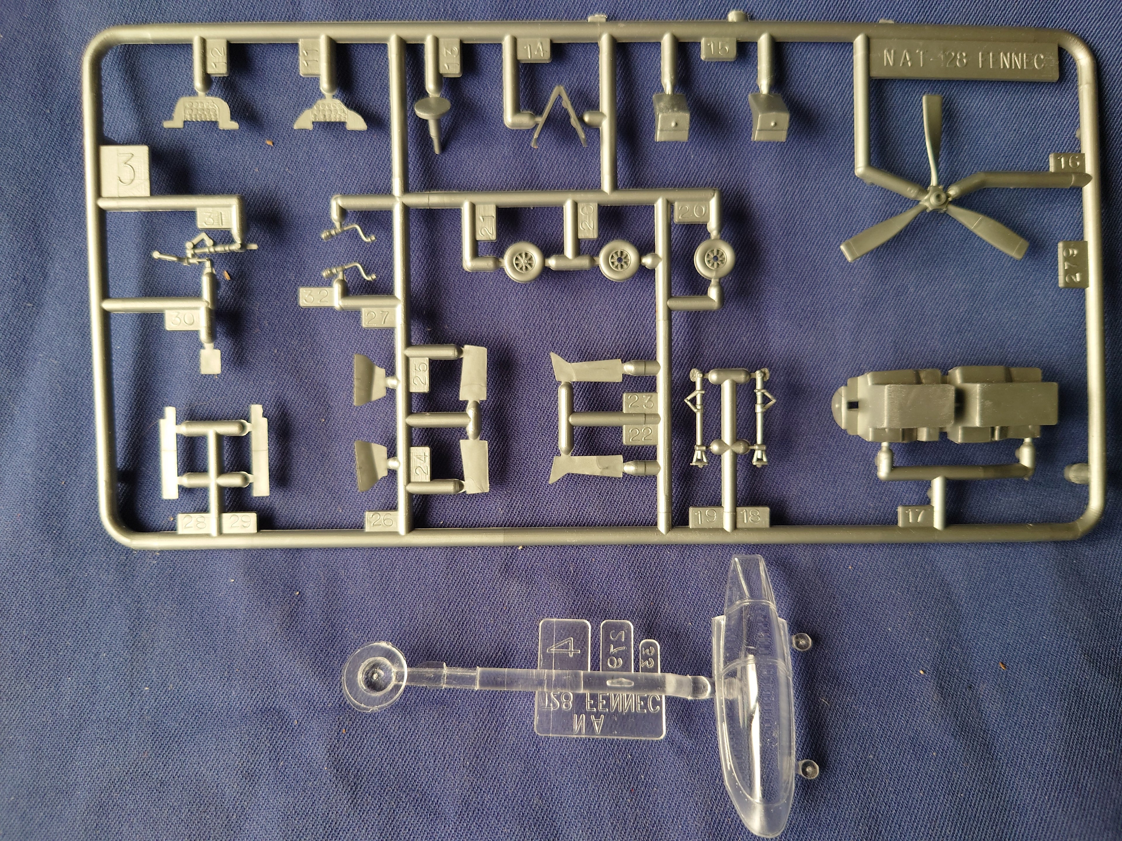 Heller 1/72 N.A. T-28 Trojan "Fennec" (80279)