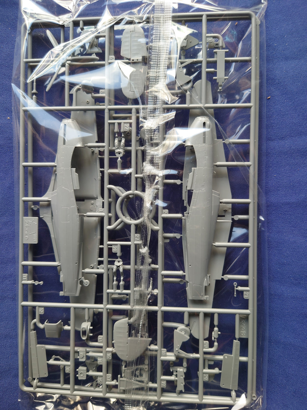 Zvezda 1/72 Hawker Hurricane IIc British Fighter (7322)