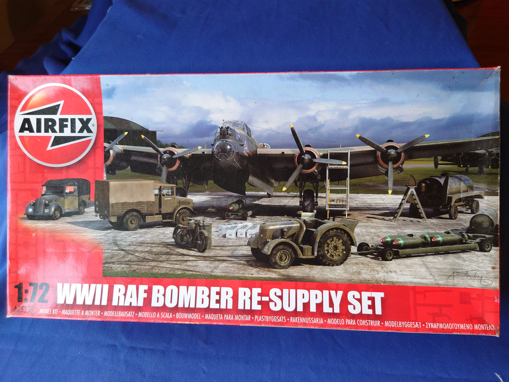 Airfix 1/72 WWII RAF Bomber Re-Supply Set (A05330)