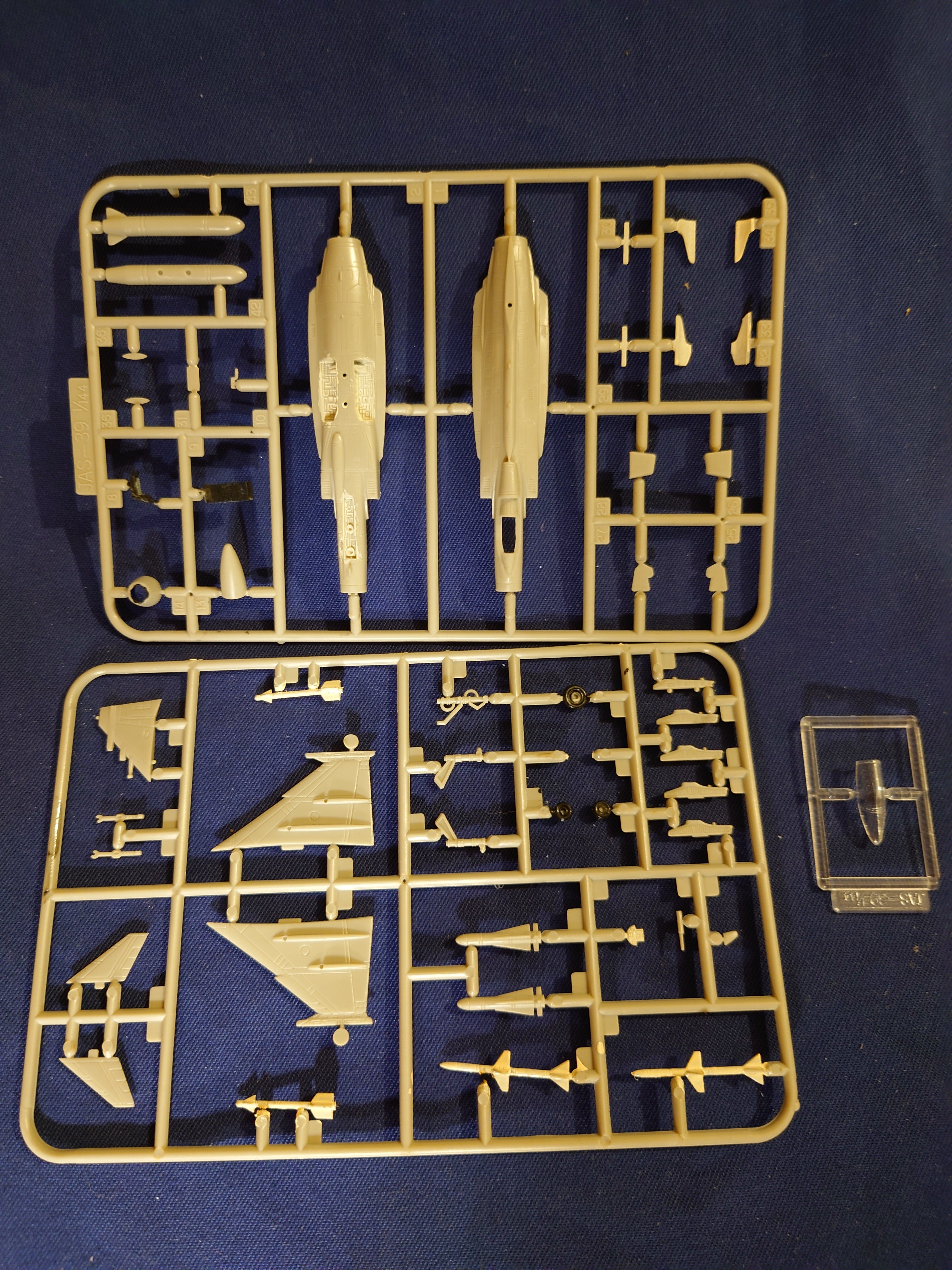 Revell 1/144 Saab JAS-39 Gripen (04087)