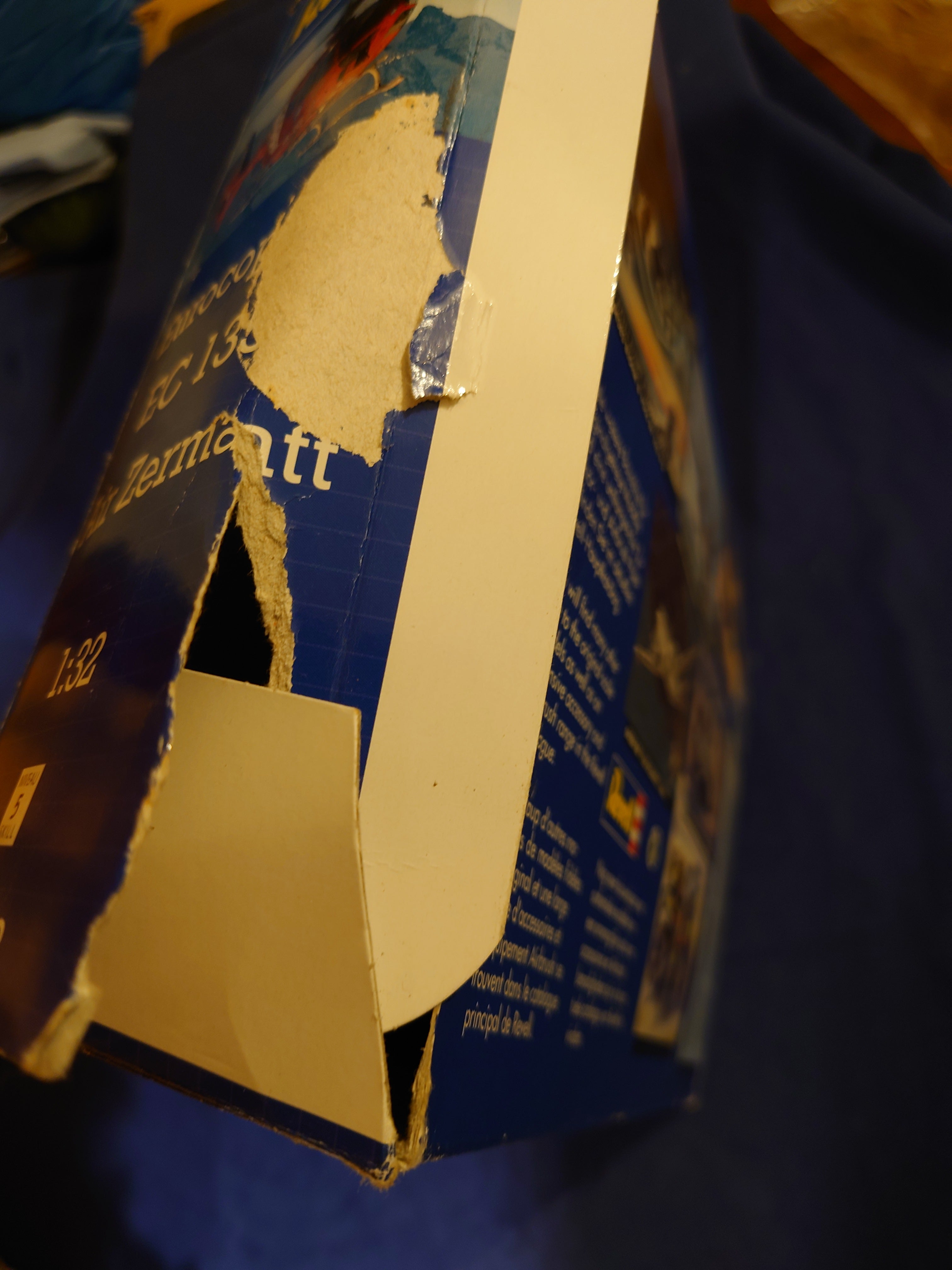 Revell 1/32 Eurocopter EC 135 Air Zermatt (04423)