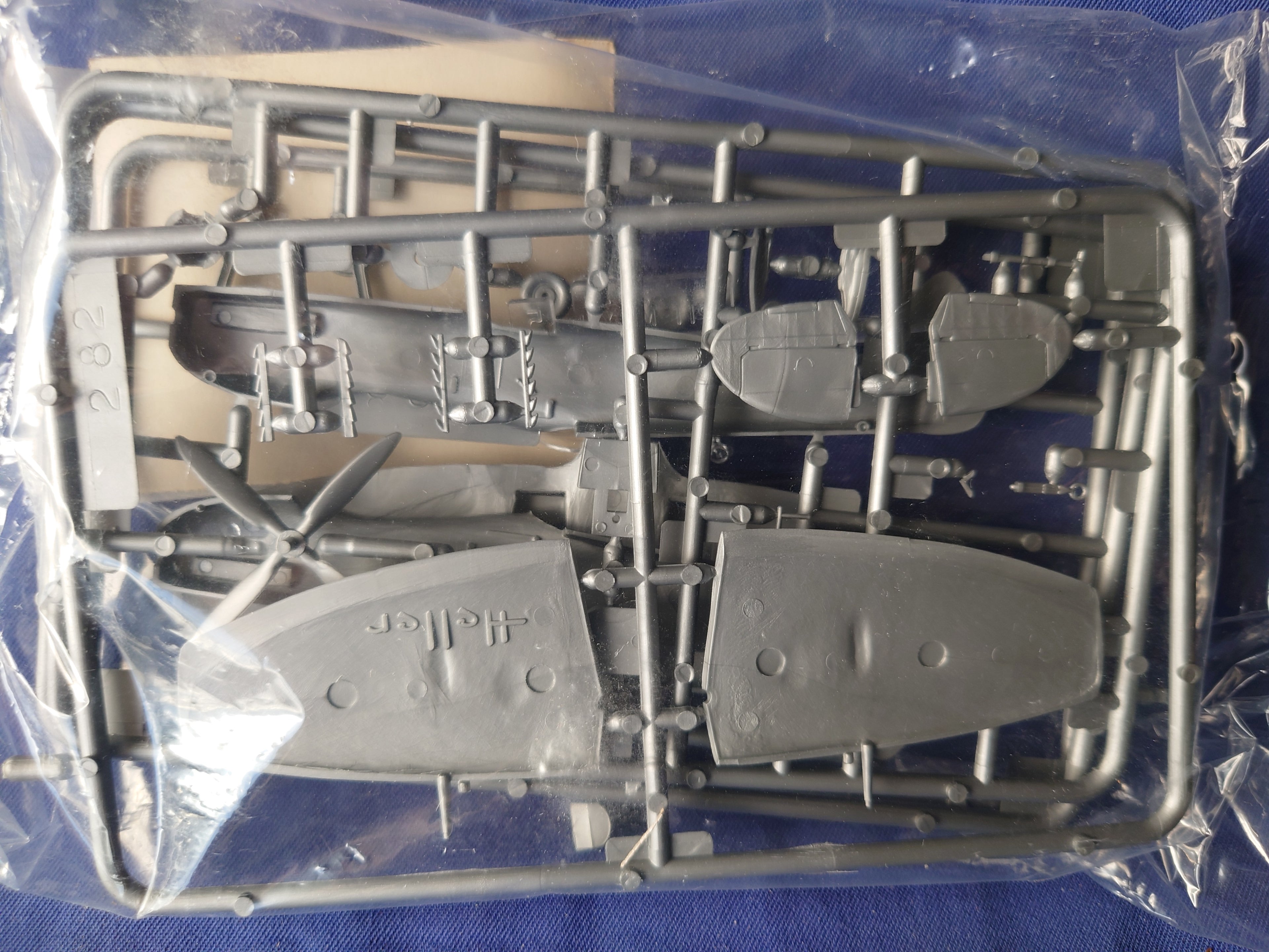 Heller Humbrol 1/72 N Supermarine Spitfire Mk XVIE (80282)