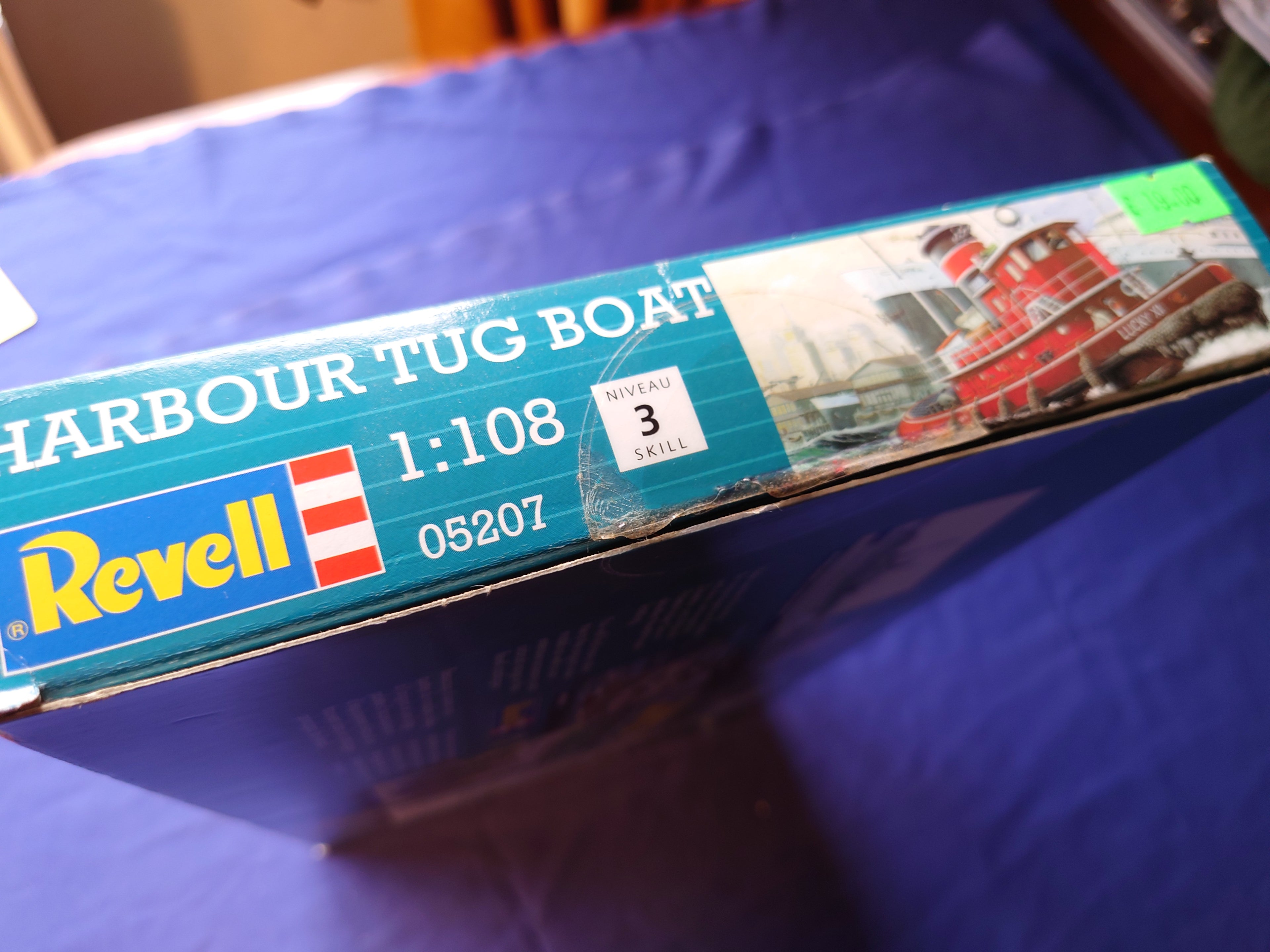 Revell 1/108 Harbour Tug Boat (05207)