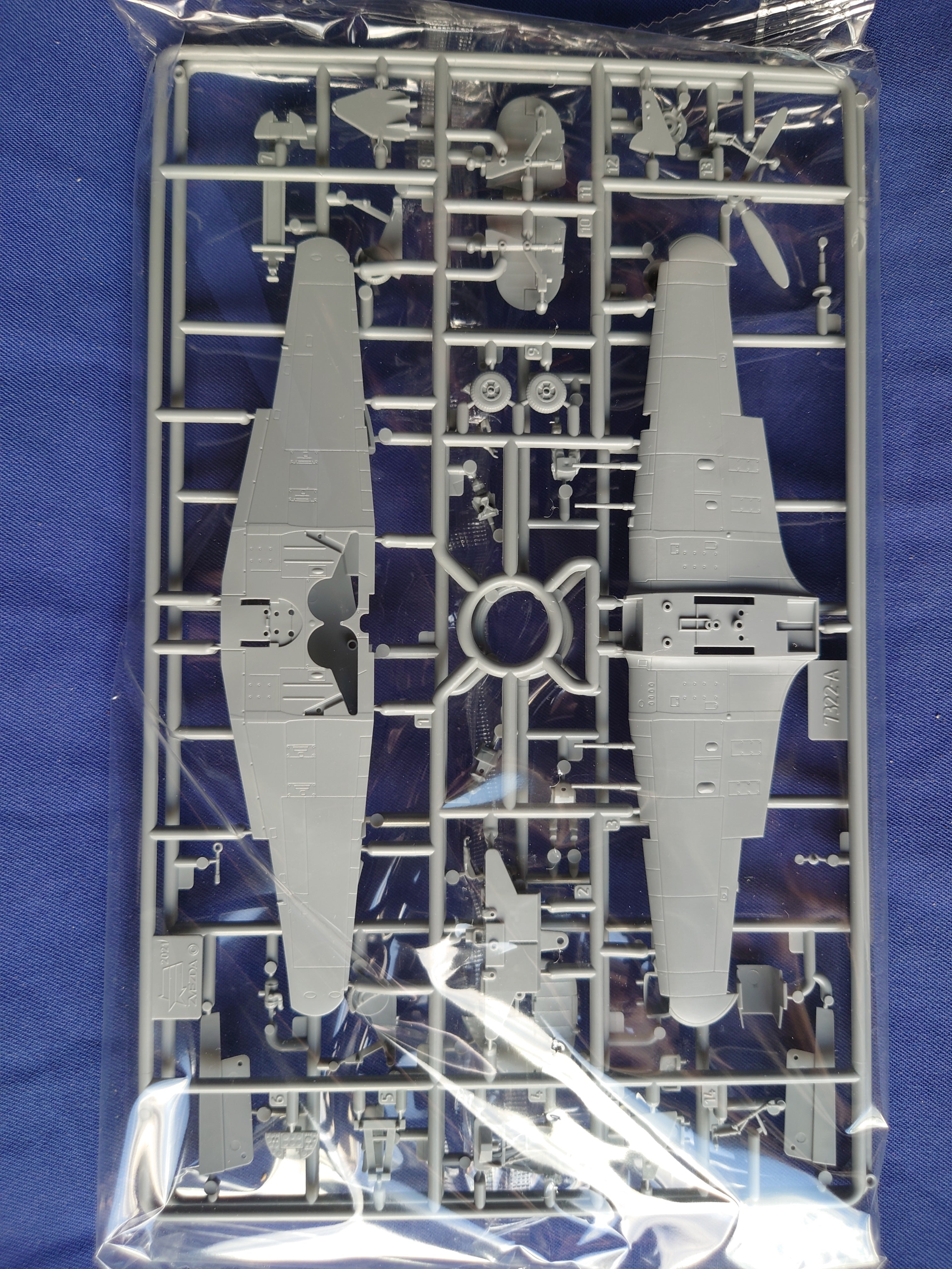 Zvezda 1/72 Hawker Hurricane IIc British Fighter (7322)