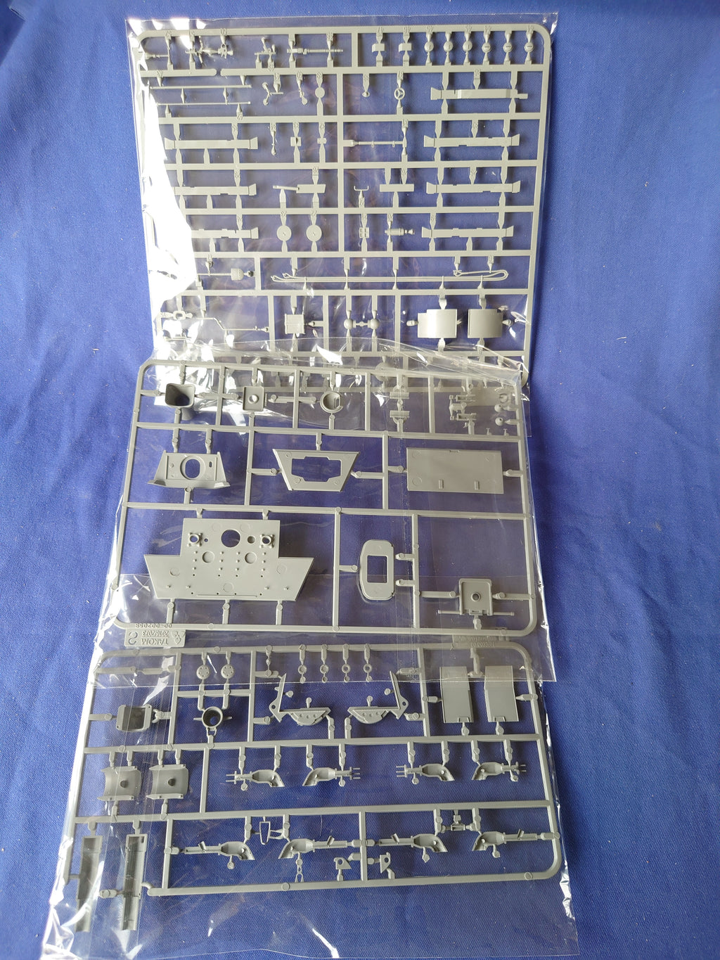 Takom 1/35 WWII German Heavy Tank King Tiger Initial production (2096)