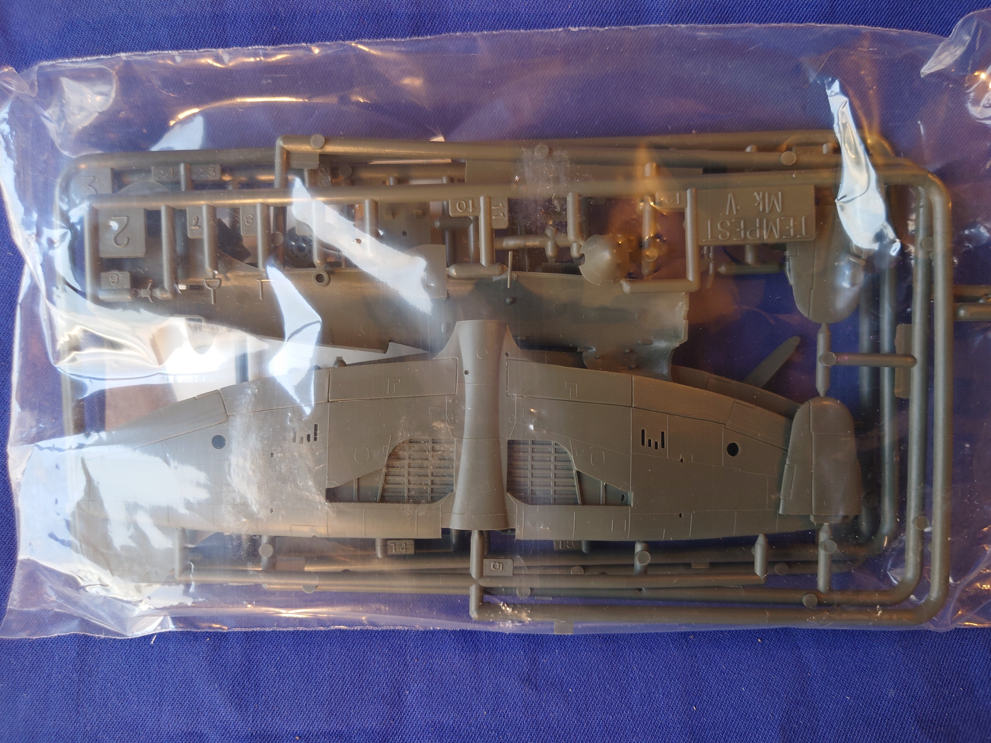 Heller 1/72 Hawker Tempest Mk V (274)