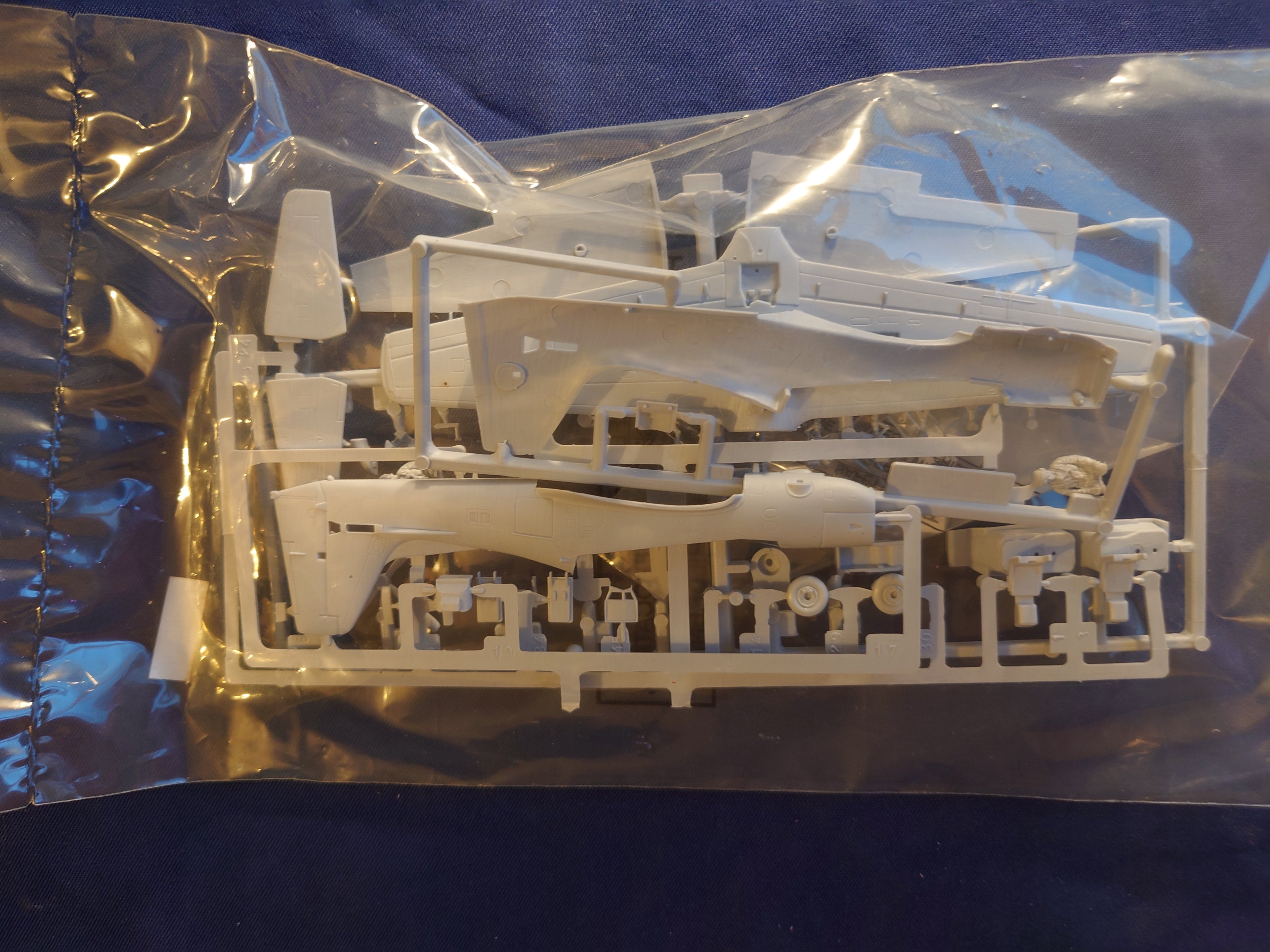 Airfix 1/72 The Queen's Diamond Jubilee Shorts Tucano T.1 Limited Edition 1000 (A73005)