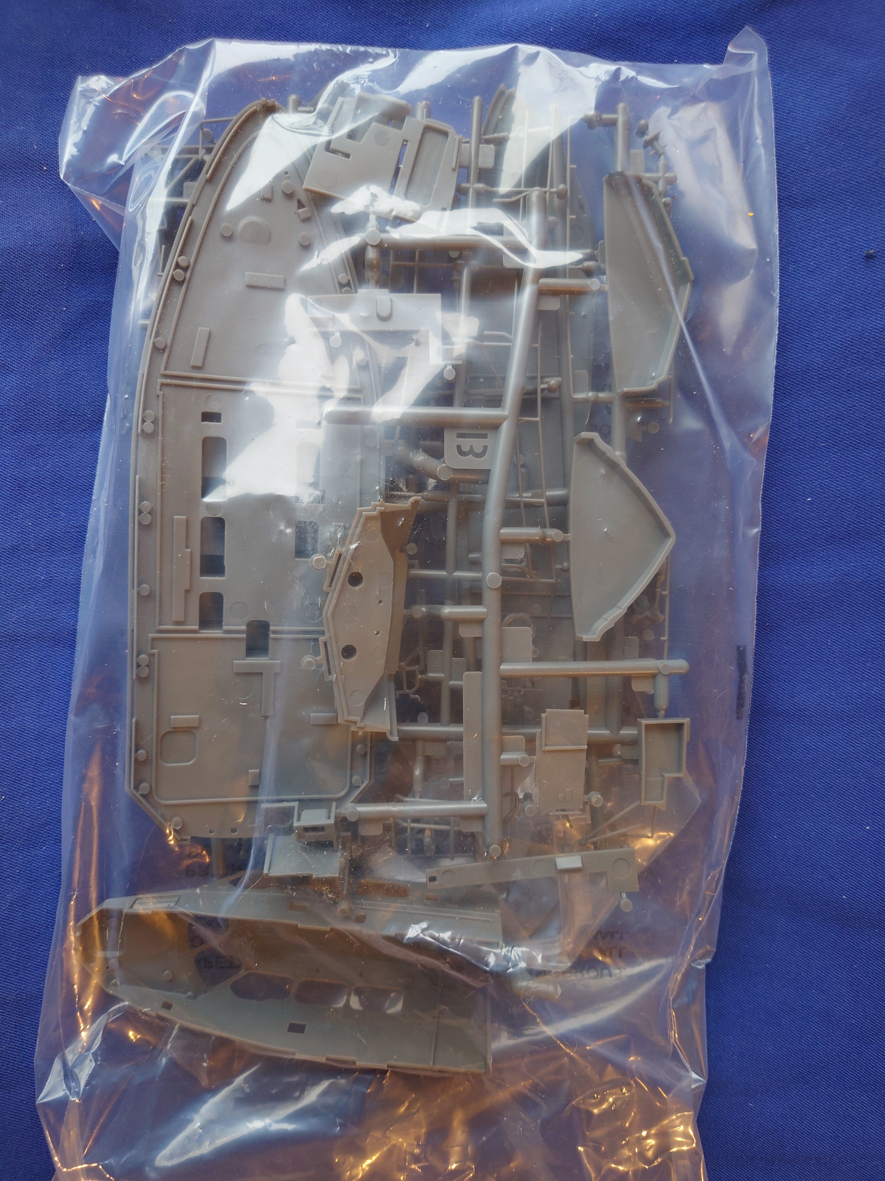 Airfix 1/72  Starter set RNLI Shannon Class Lifeboat (No paints) (A55015)