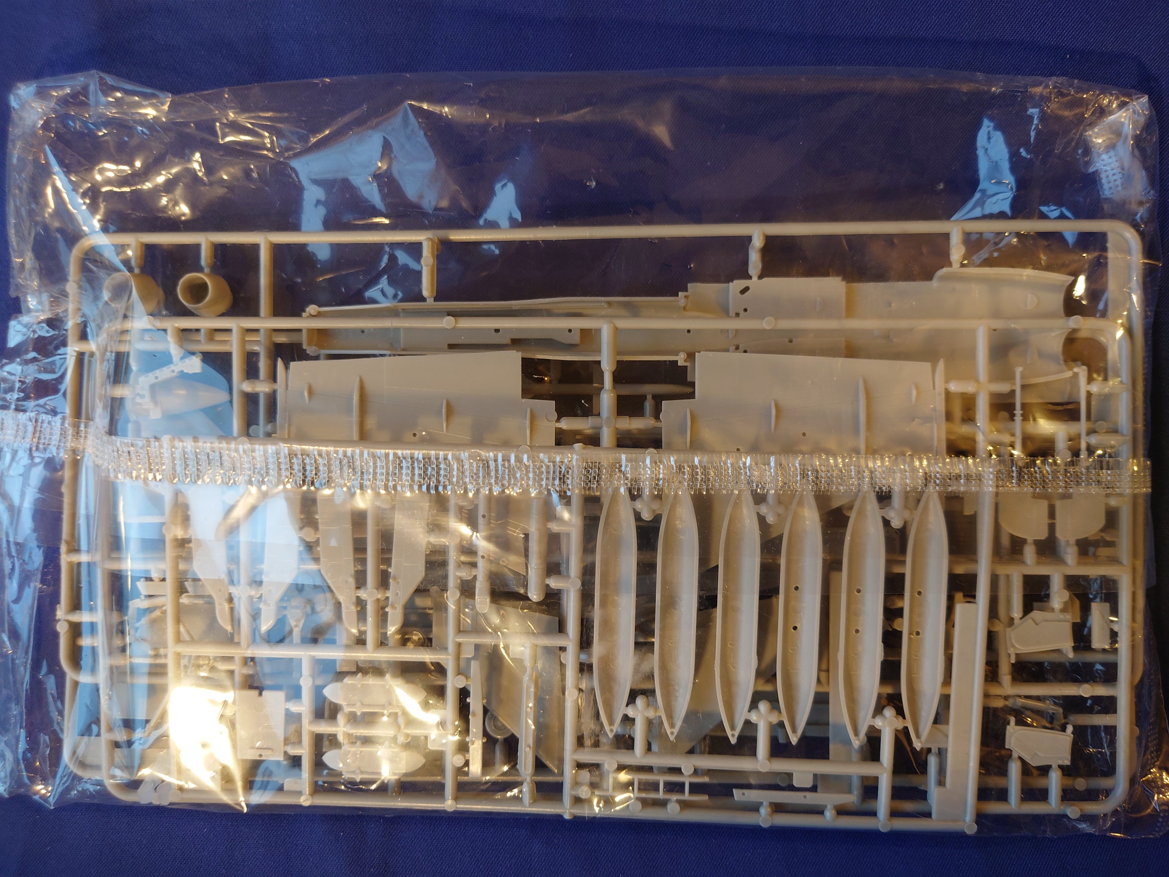 Hasegawa 1/72 F/A-18A Hornet (painted canopy included) (03012)