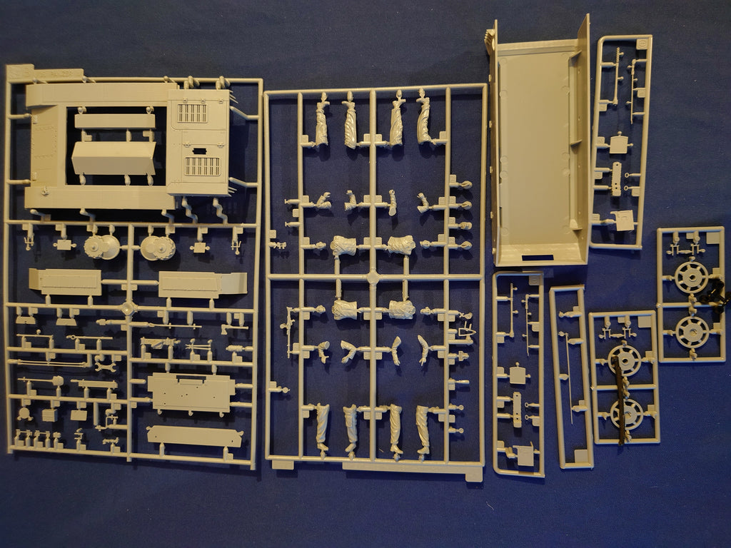 Cyber Hobby 1/35 3cm M.K. 103 Zwilling Flakpanzer IV "Kugelblitz" + Bonus "Achtung-Jabo!" Panzer Crew (France 1944) (9109)