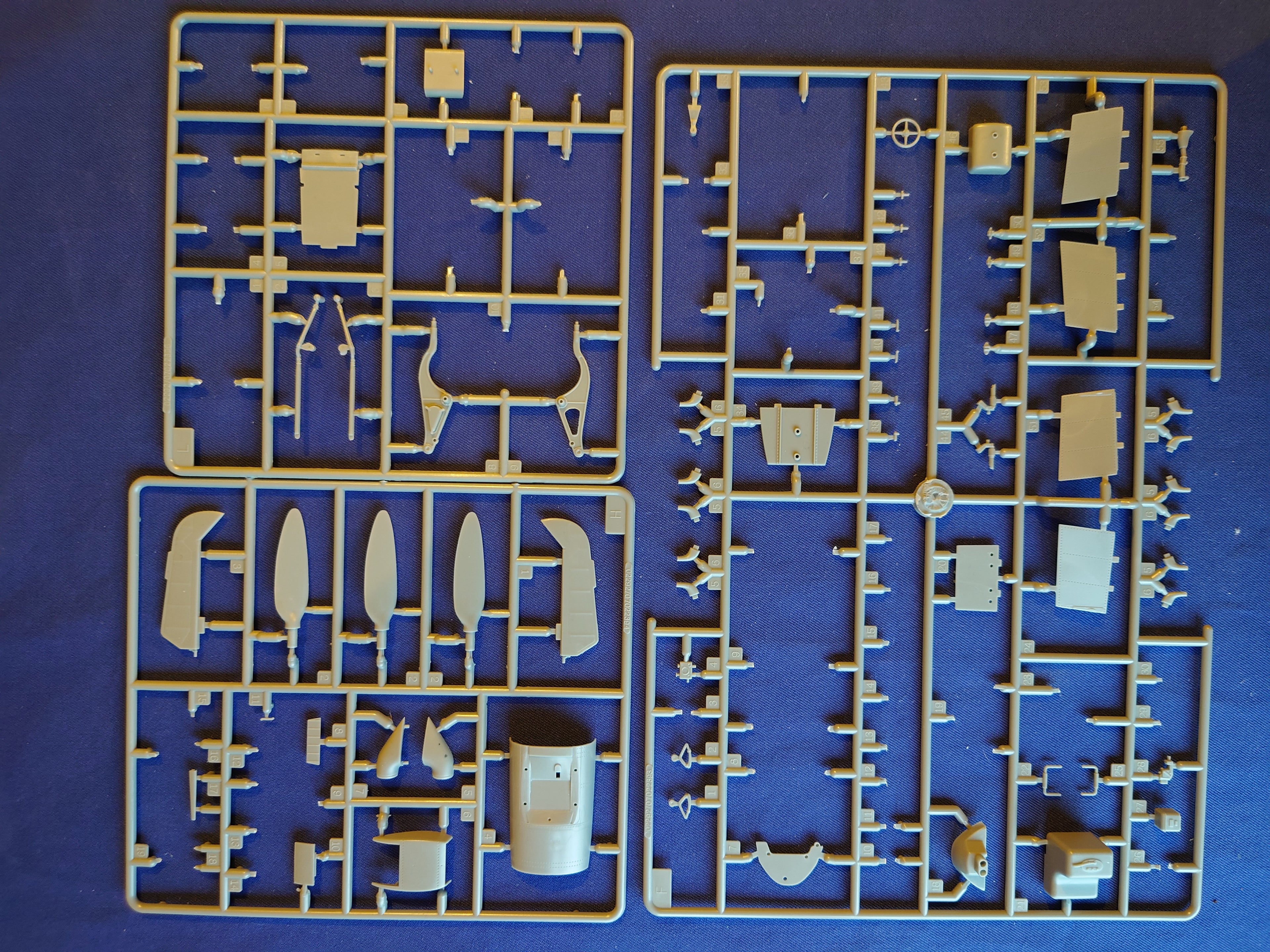 Trumpeter 1/32 Messerschmitt Bf 109F-4/Trop (Slightly Started) (02293)