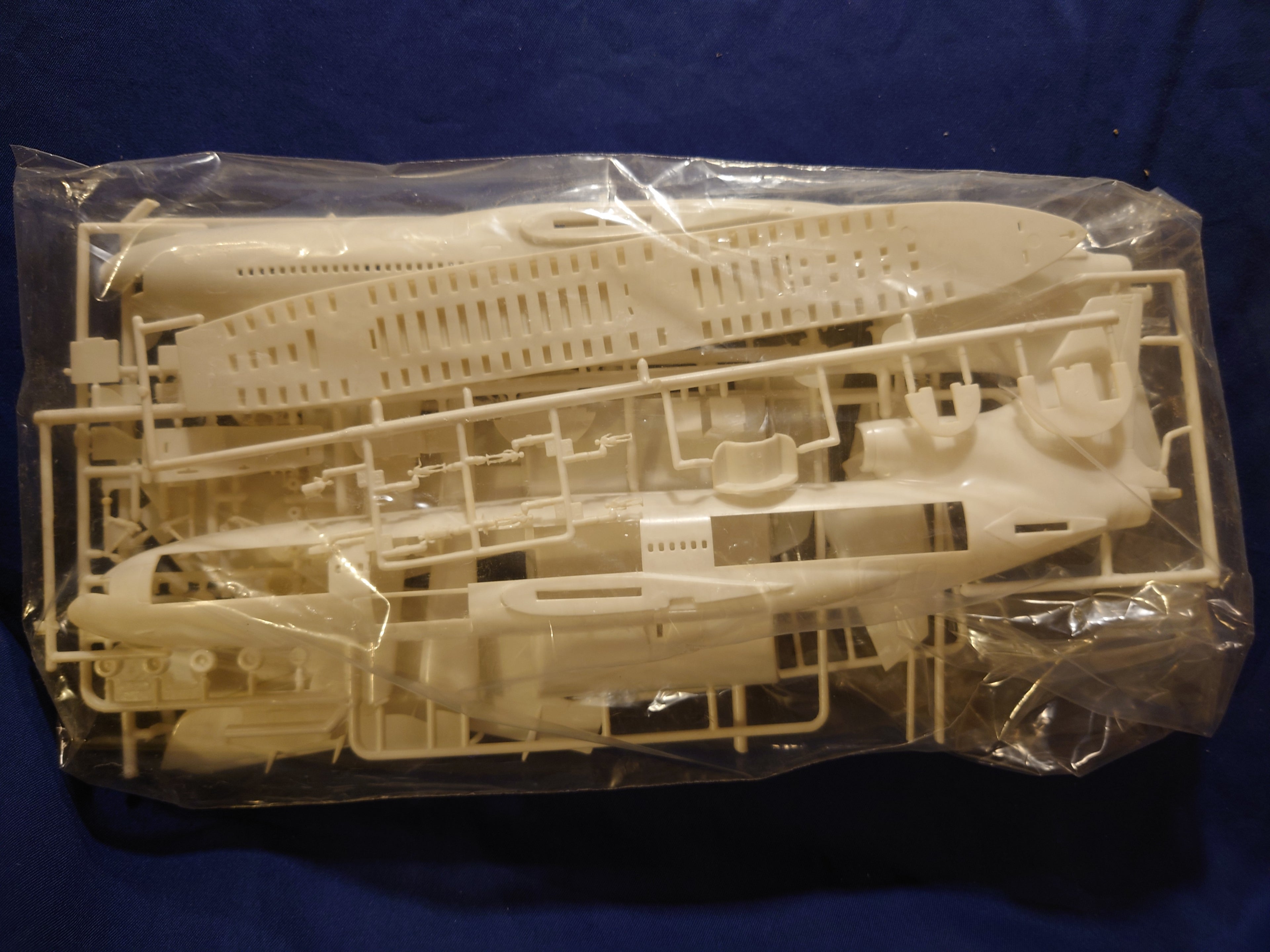 Revell 1/144 TriStar L-1011 Cutaway Display Plane (H-196)