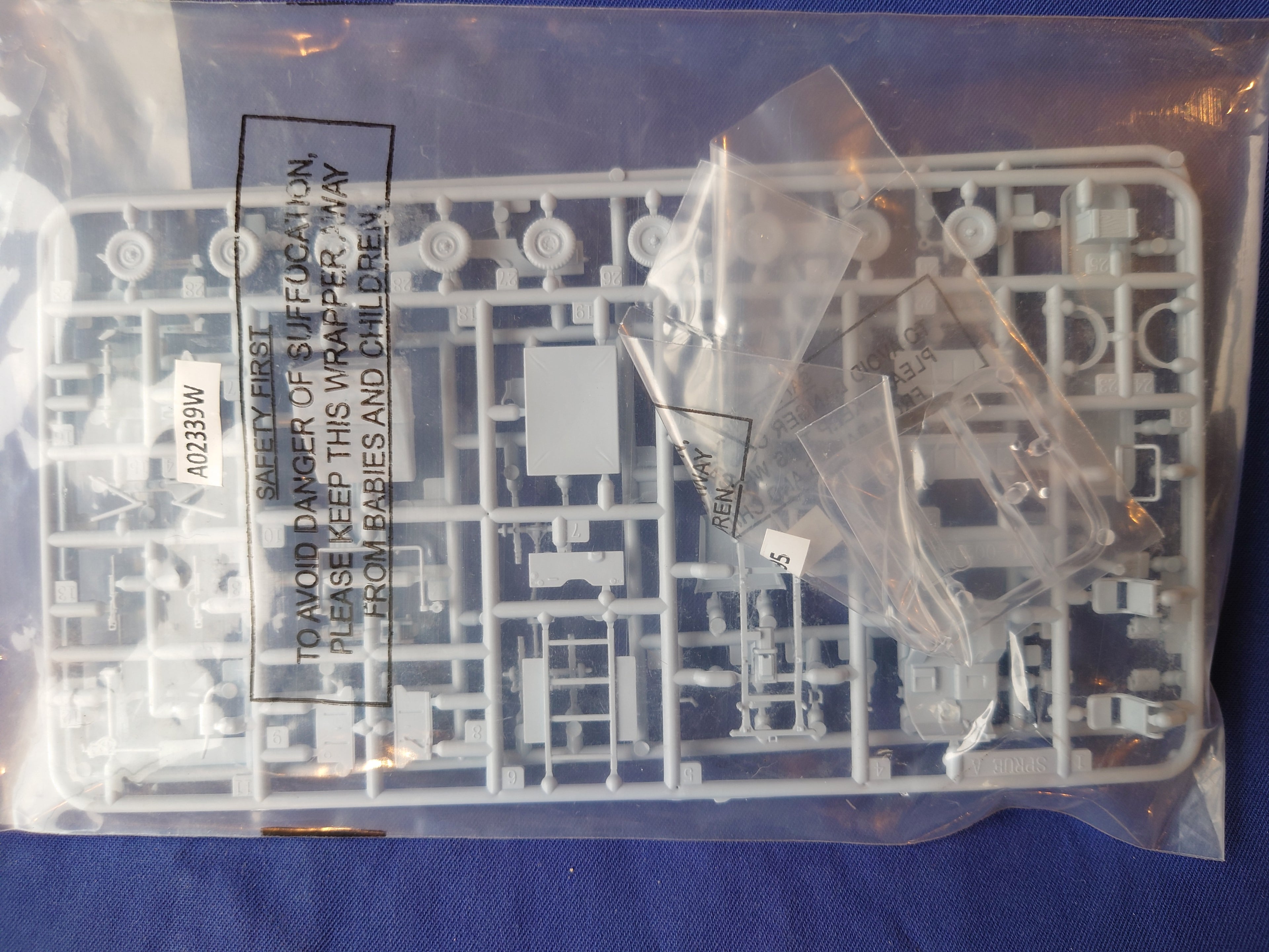 Airfix 1/72 WWII RAF Bomber Re-Supply Set (A05330)