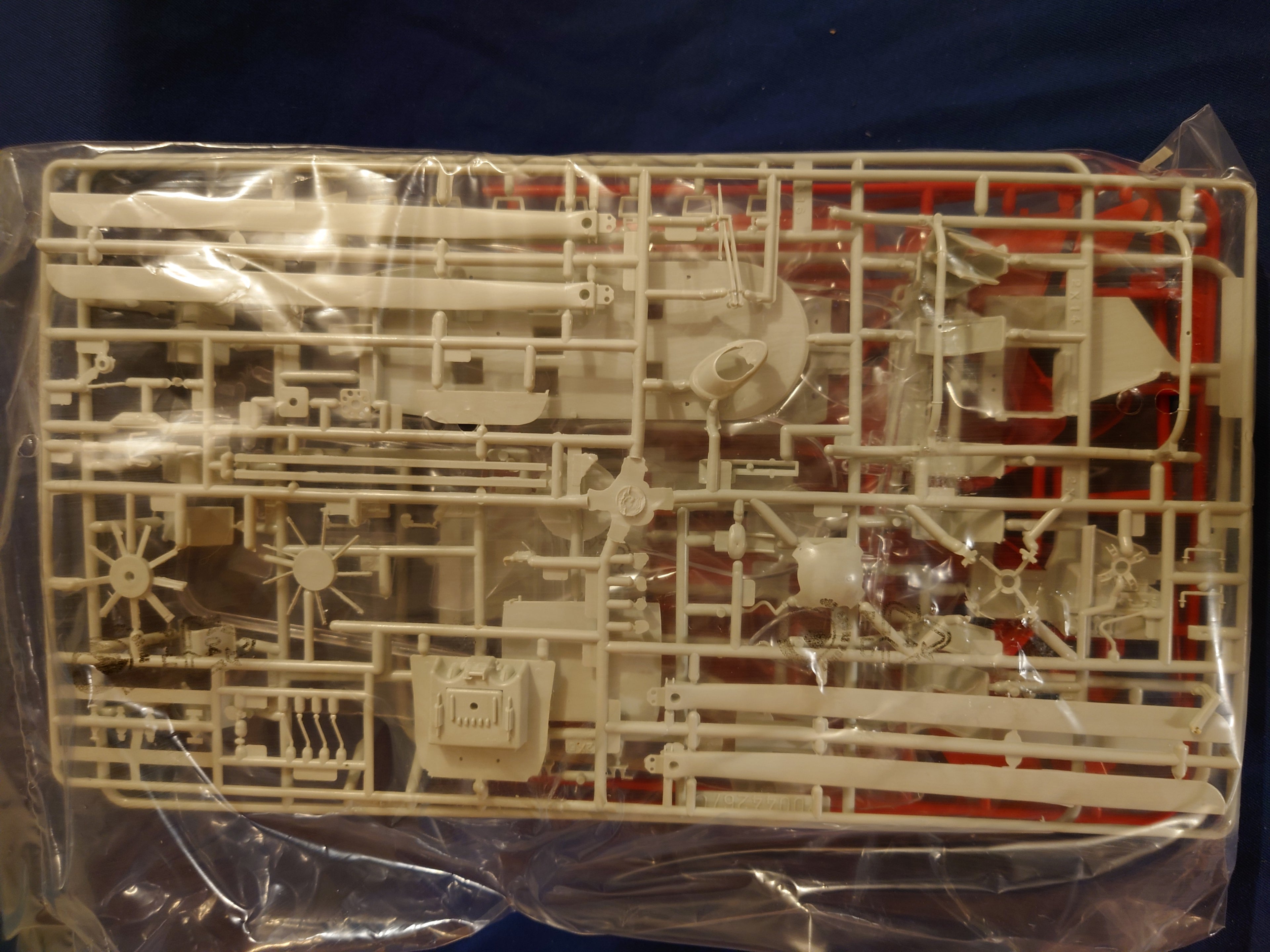 Revell 1/32 Eurocopter EC 135 Air Zermatt (04423)