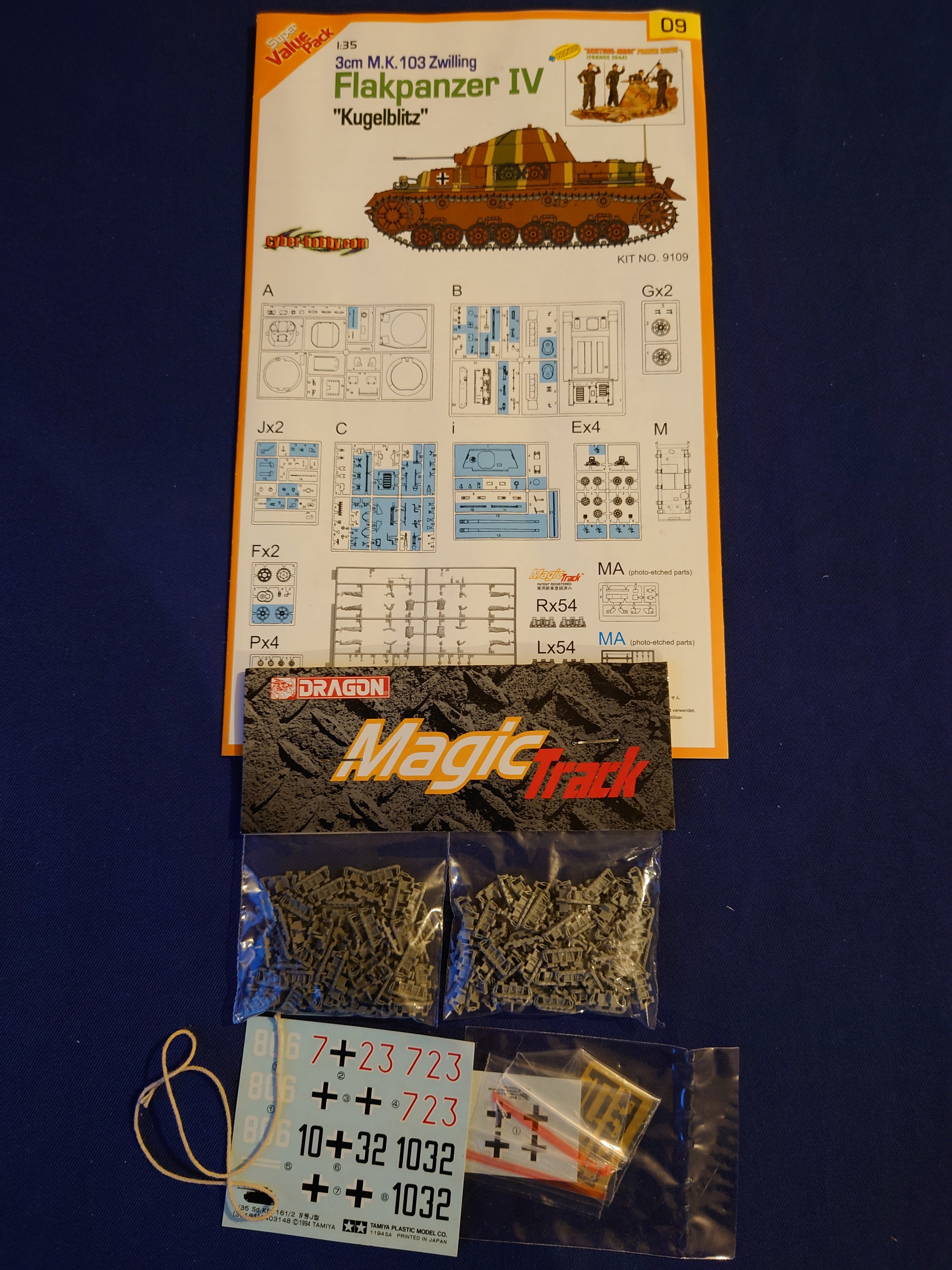 Cyber Hobby 1/35 3cm M.K. 103 Zwilling Flakpanzer IV "Kugelblitz" + Bonus "Achtung-Jabo!" Panzer Crew (France 1944) (9109)