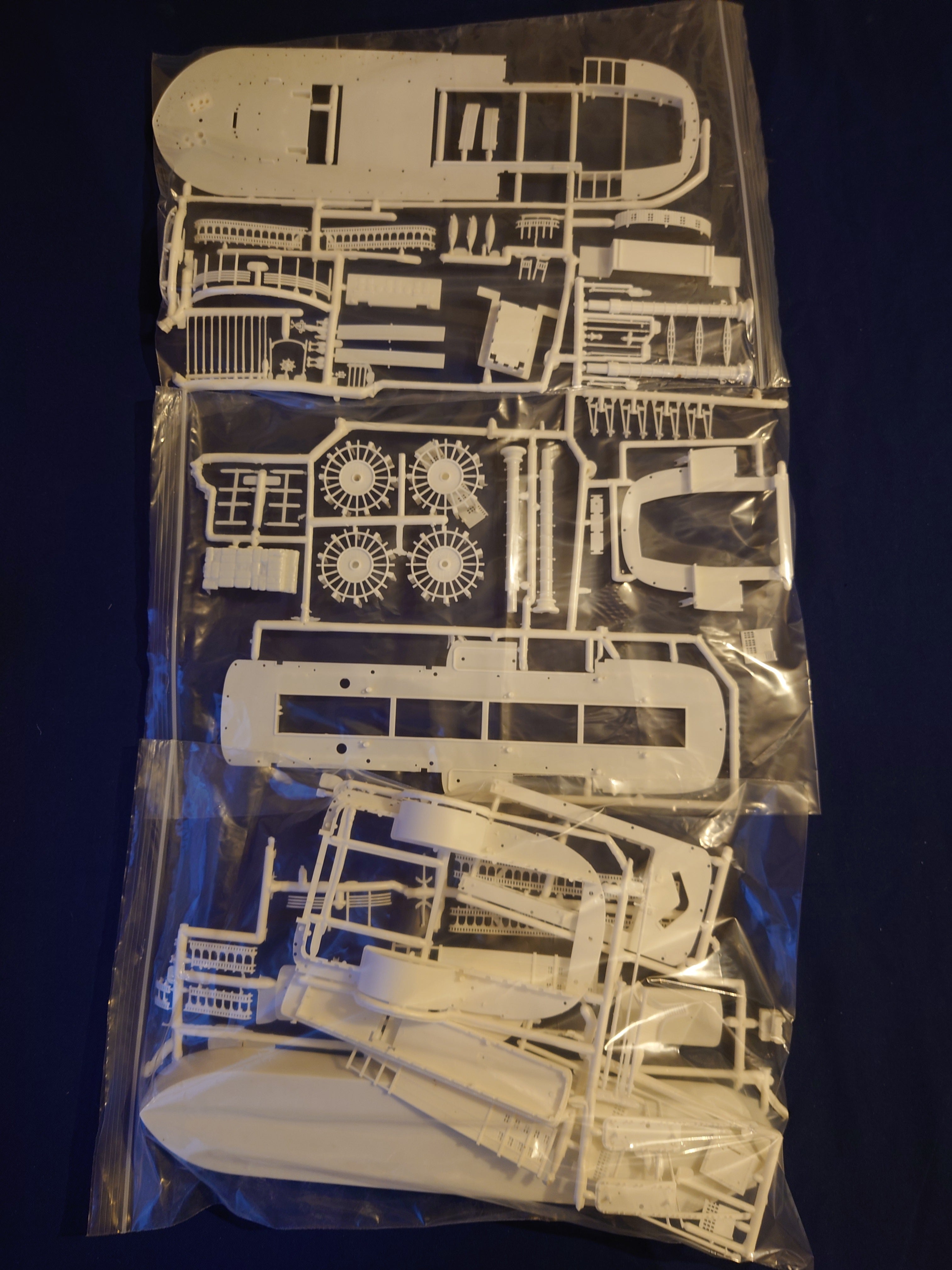 Revell 1/275 Mississippi Paddlewheeler Robert E. Lee (5406)