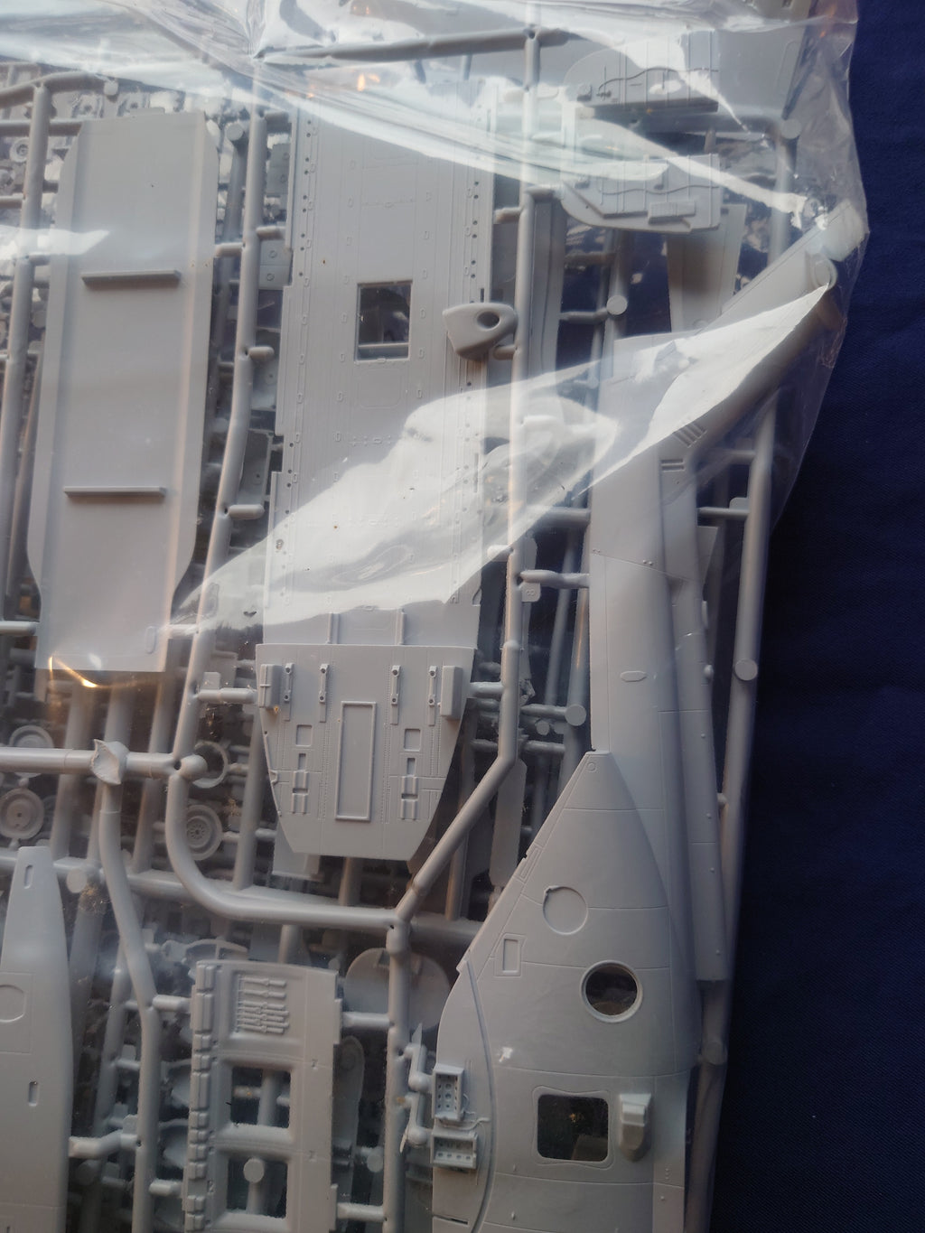 Airfix 1/48 AgustaWestland Merlin HC3 Operation Herrick Afghanistan (A14101)