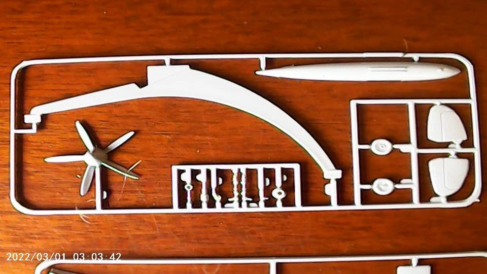 Frog 1/72 Supermarine Spitfire Mk 14 & German 'Flying Bomb' (F194)