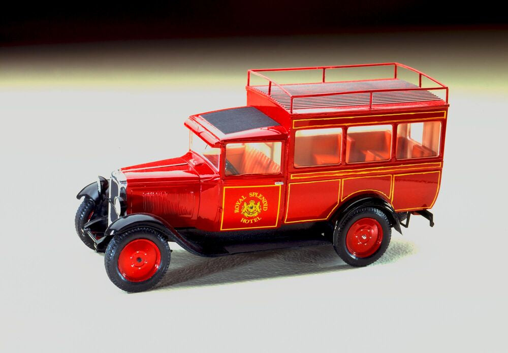 Heller 1/24 Citroën C4 Splendid Hôtel (80713) — New — image 10 of 12