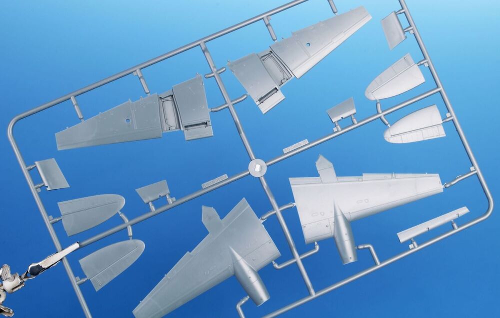 Special Hobby 1/72 D.H. Mosquito PR Mk.XVI Long-Range Recce (SH 72452) — New — image 10 of 15