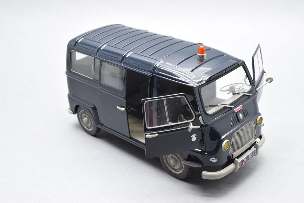 Heller 1/24 Renault Estafette Gendarmerie Starter Kit (56742) — New — image 6 of 7