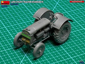 MiniArt 1/35 Land Utility Tractor Standard N Mod. 1935 (38091)